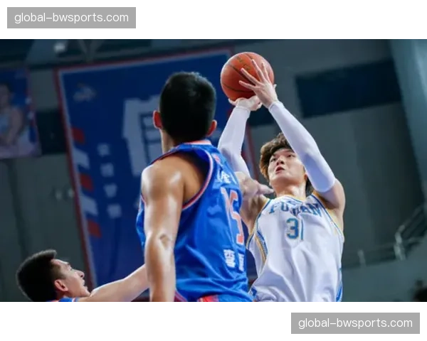 谢什科场均持球空间4.43米受限 仍高效转化机会 谢什科场均持球空间4.43米受限 仍高效转化机会